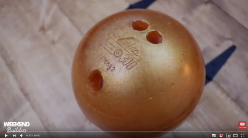 Weekend Builders: Stellen Sie Ihre eigene Bowlingkugel aus Epoxidharz her.