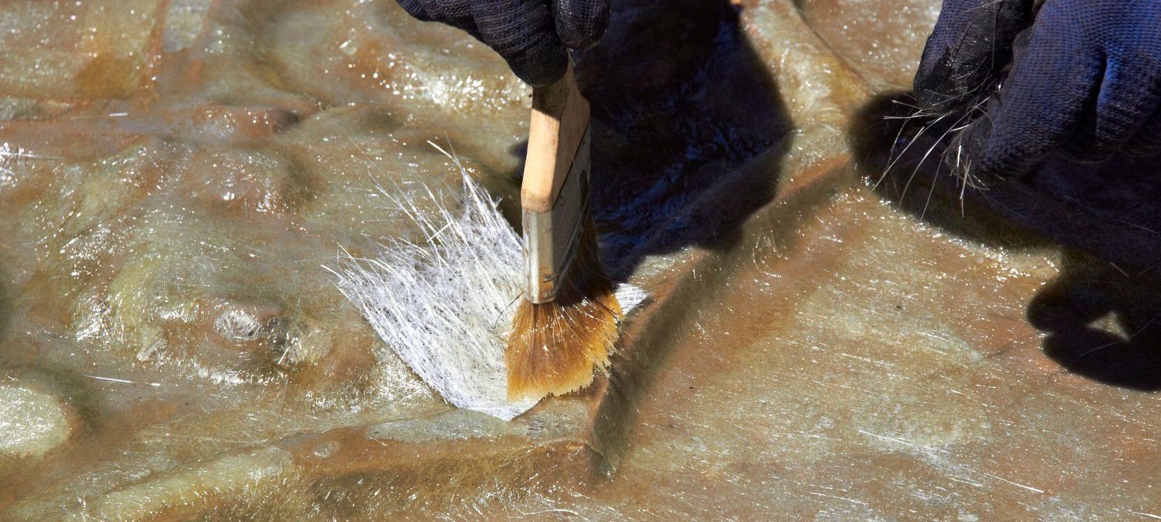 What is the difference between epoxy and polyester?